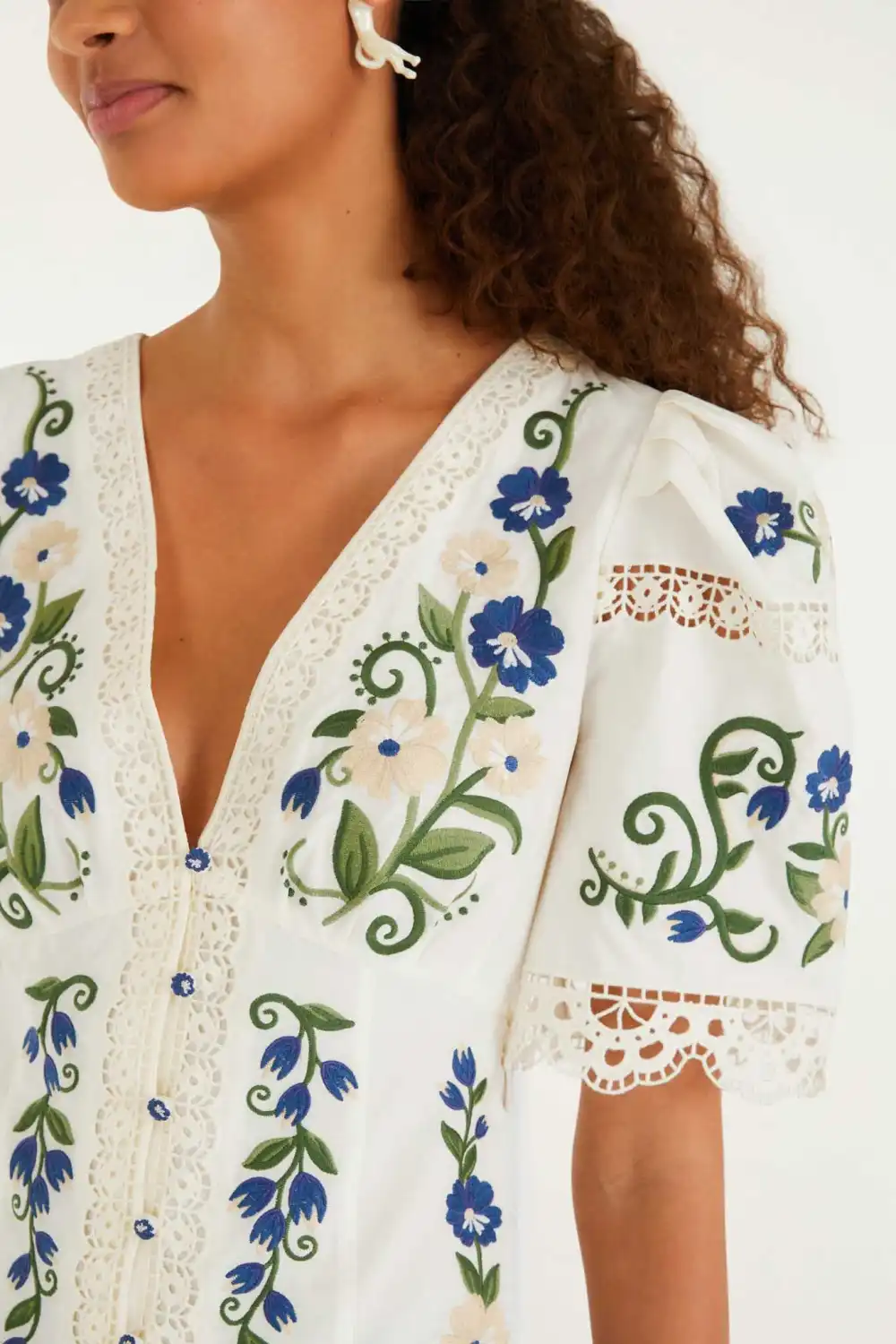 Lace-Trim Embroidered Short-Sleeve Blouse