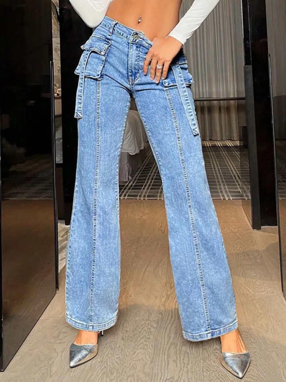 Mid Rise Straight Leg Pocketed Denim Jeans