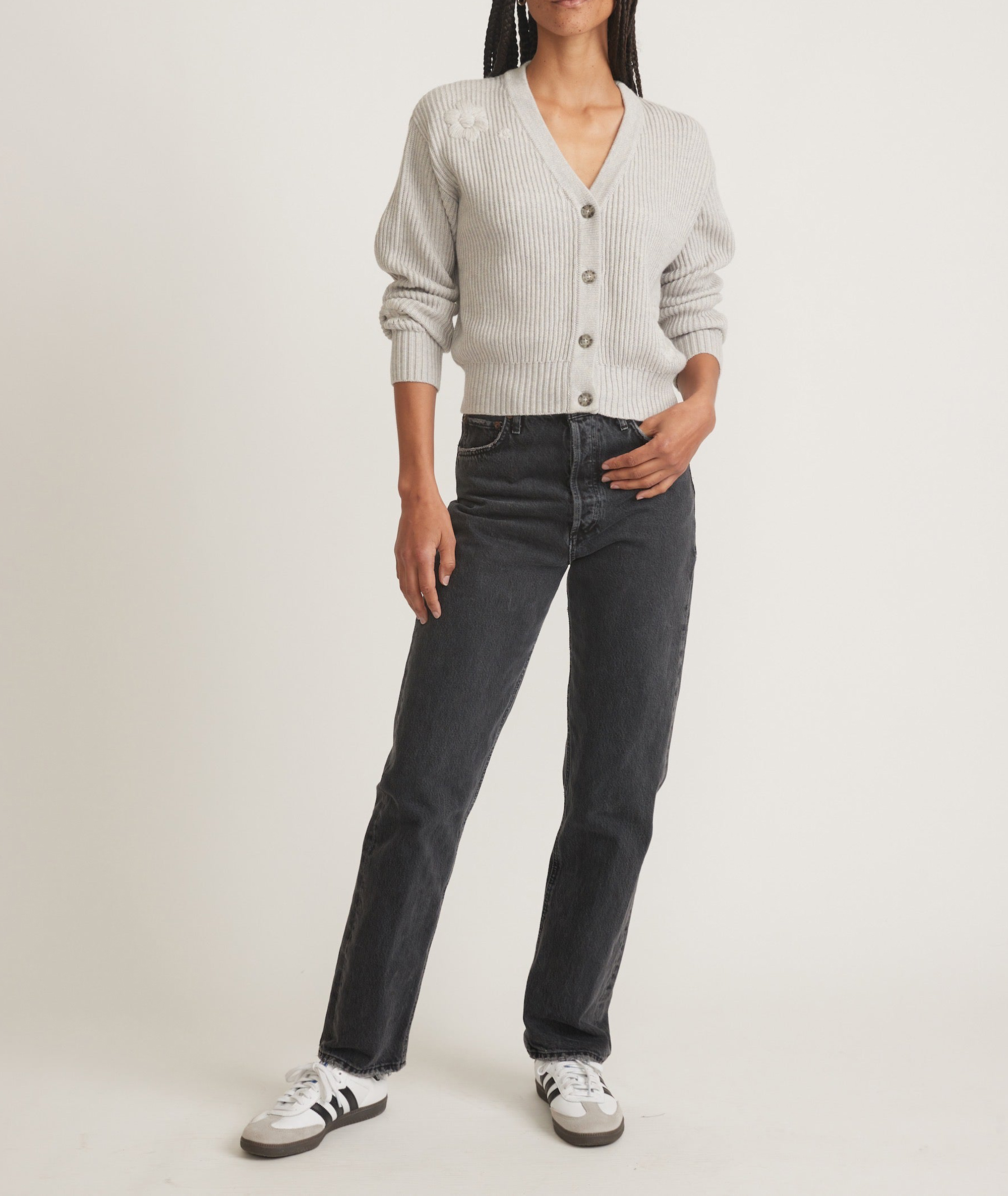 Buttoned V-neck Cropped Knit Cardigan