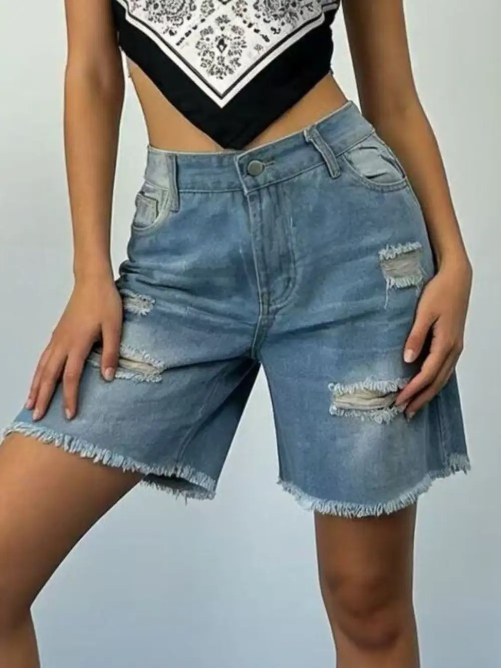 Modern Raw Hem Frayed Hem Frayed Distressed Shorts