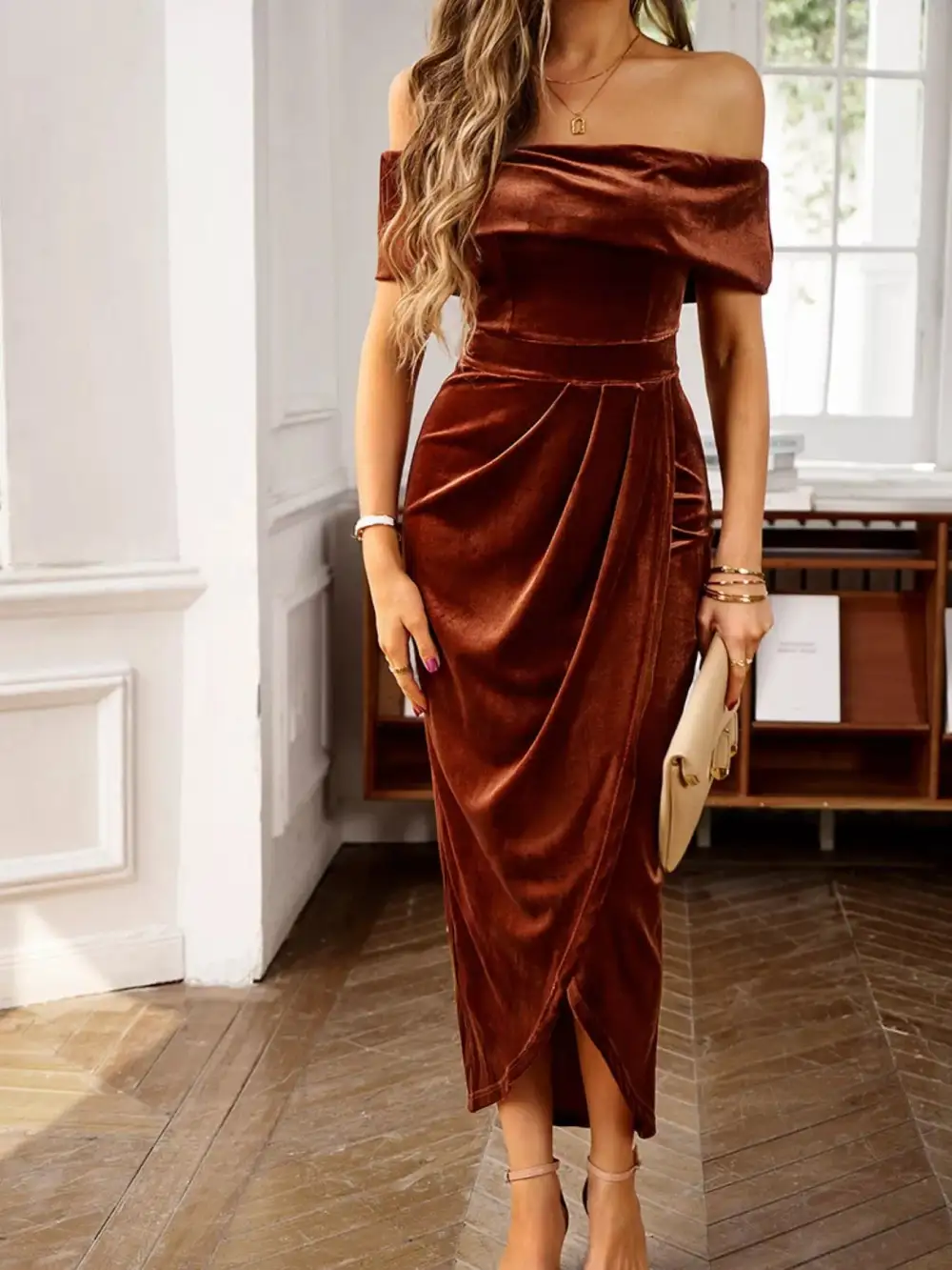 Textured Detail Velvet Ruched Midi Dress