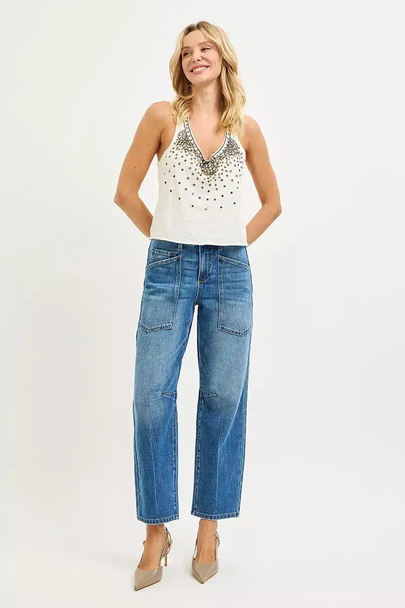Mid Rise Barrel Leg Pocketed Denim Jeans