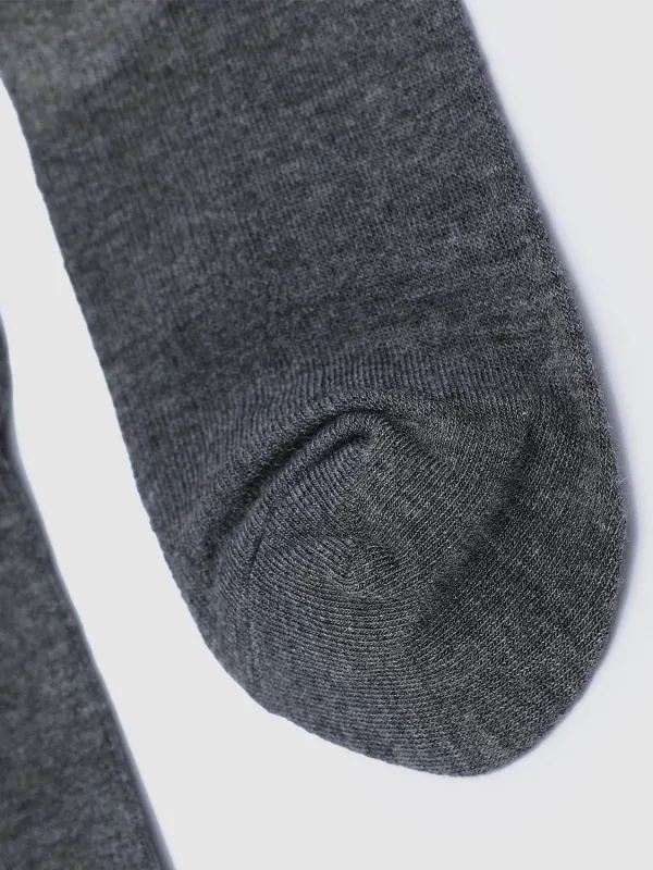 Sleek Ribbed Socks