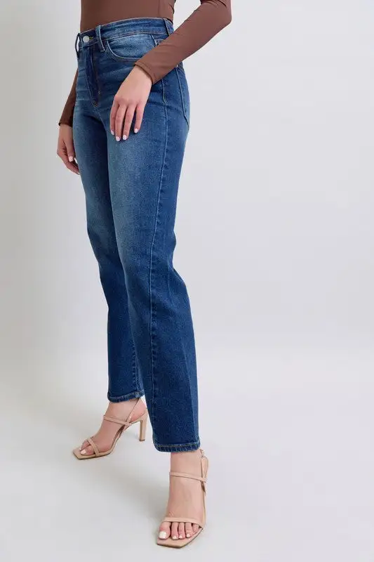 Classic Washed Pocketed Stretch Straight Leg Jeans