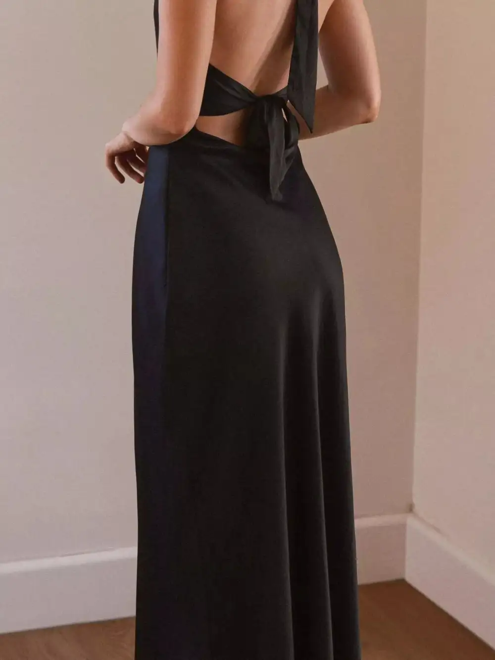 Structured Shape Sleeveless Maxi Dress
