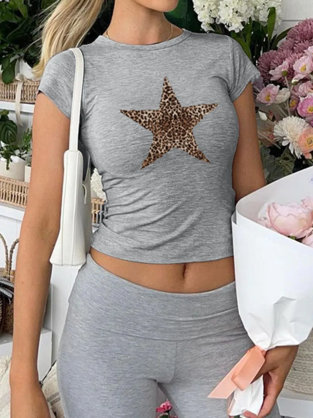 Round-Neck Short-Sleeve Star-Graphic T-Shirt