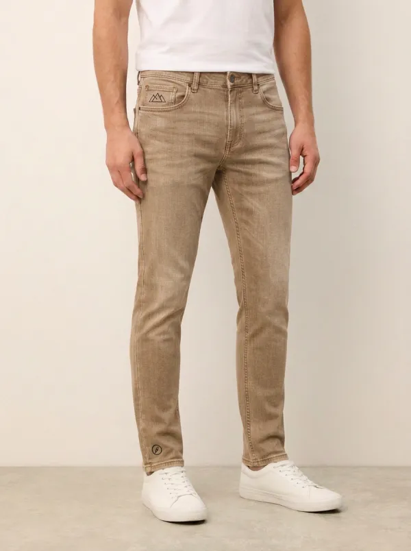 Men's Modern Weekend Mountain Logo Stretch Denim Jeans