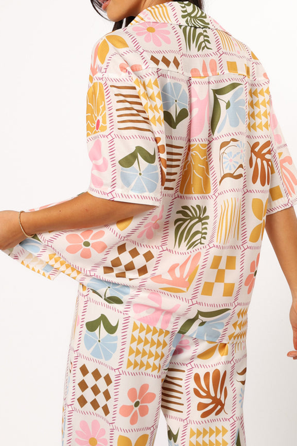 FLORAL PATTERN BUTTON-DOWN TOP