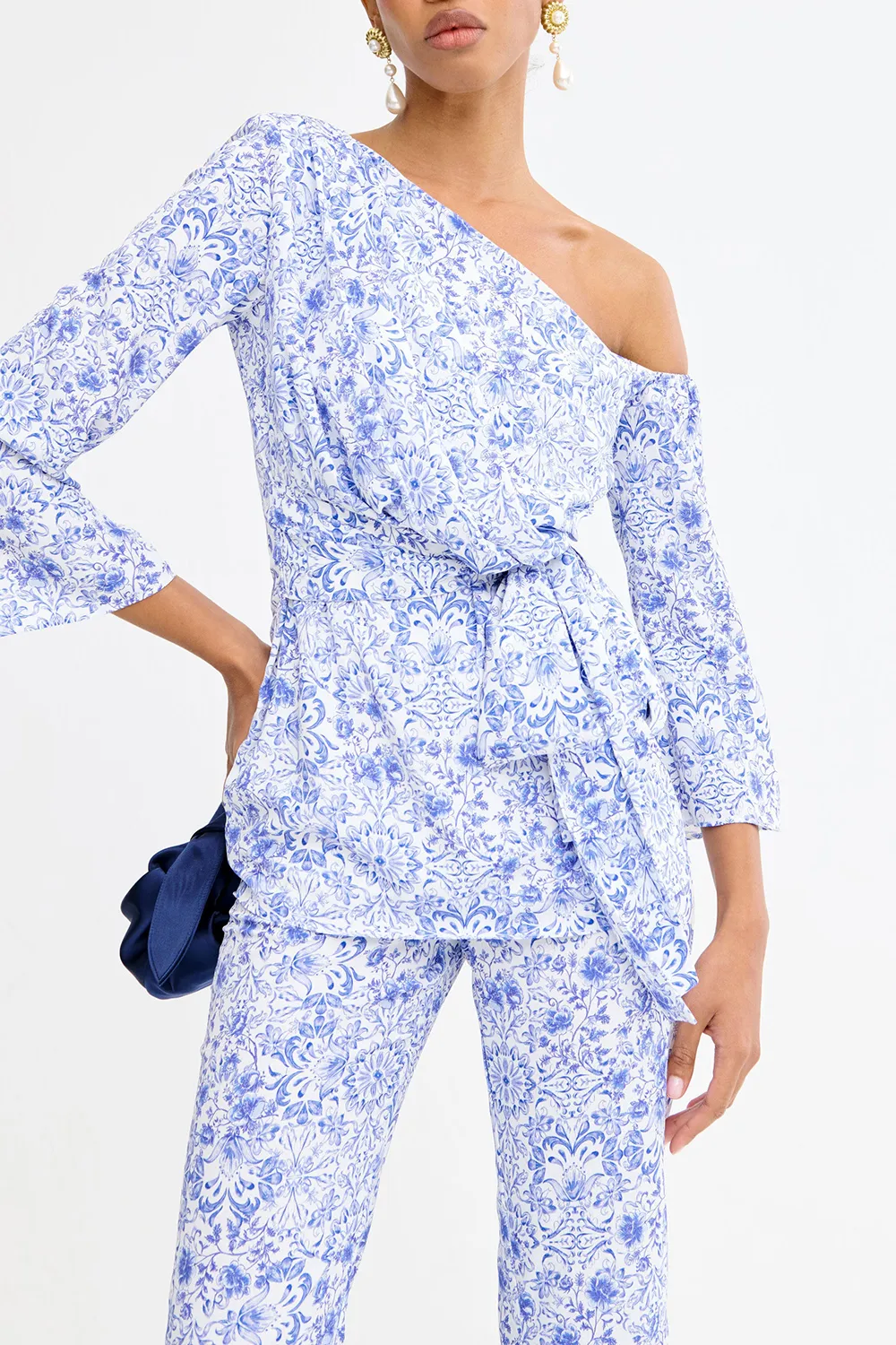 Fashion Design One Shoulder Blouse