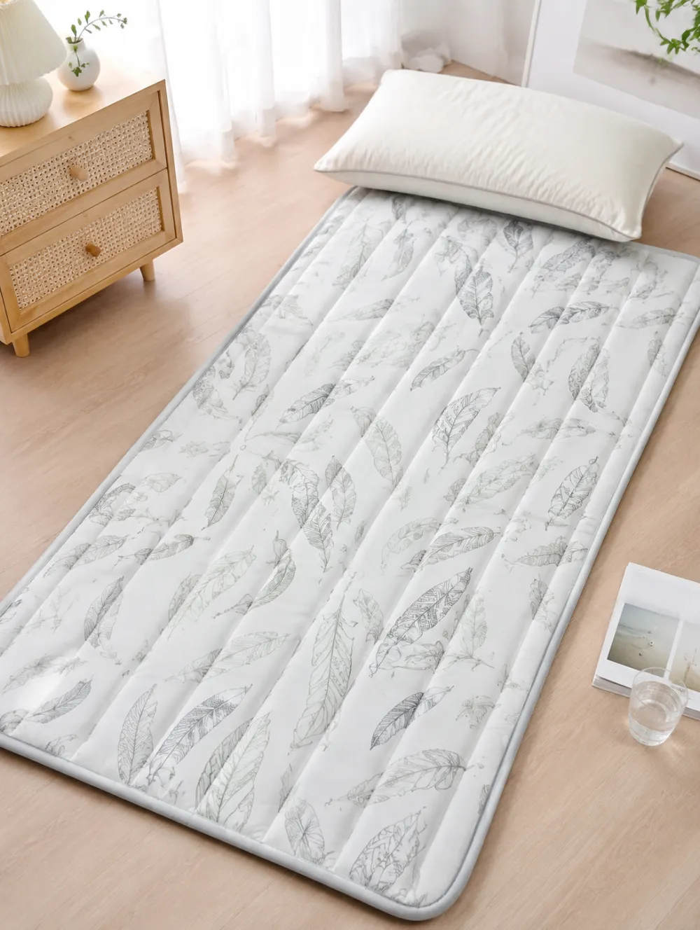 Minimalist Feather Pattern Cooling Mat