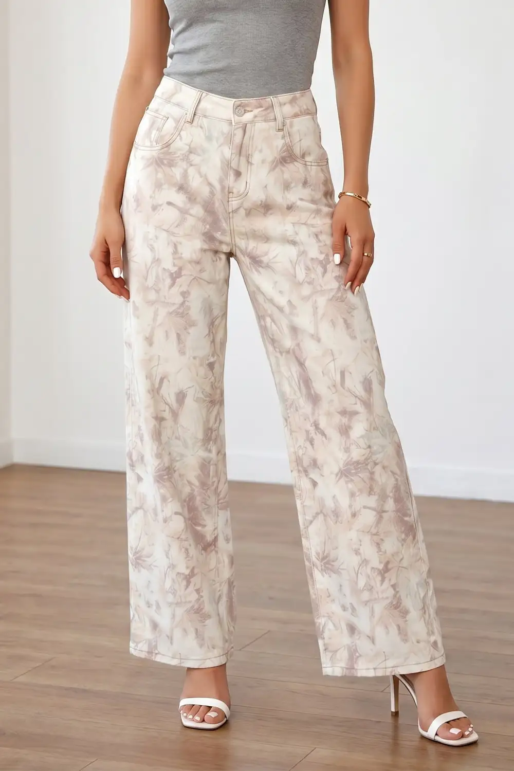 Wide-Leg Relaxed Pocketed Studded Straight Leg Jeans