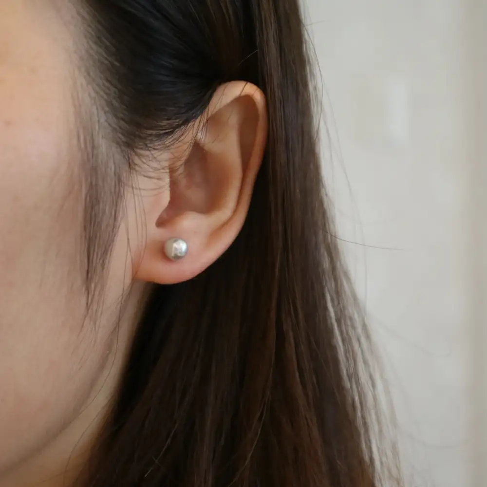 Refined Pearl Stud Earrings