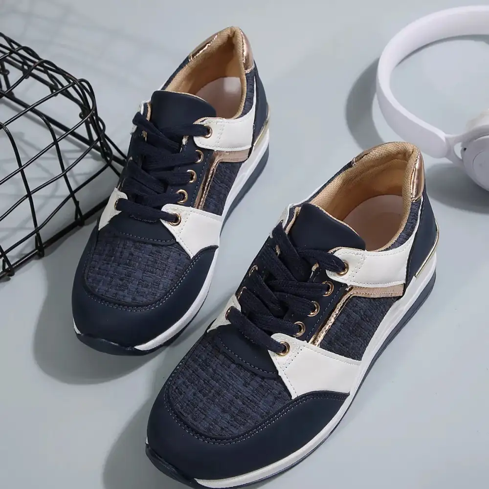 Relaxed Round Toe Lace-Up Sneakers