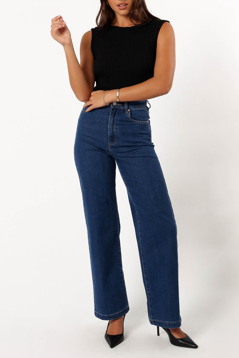 BLACK AND WHITE KNITTED VEST