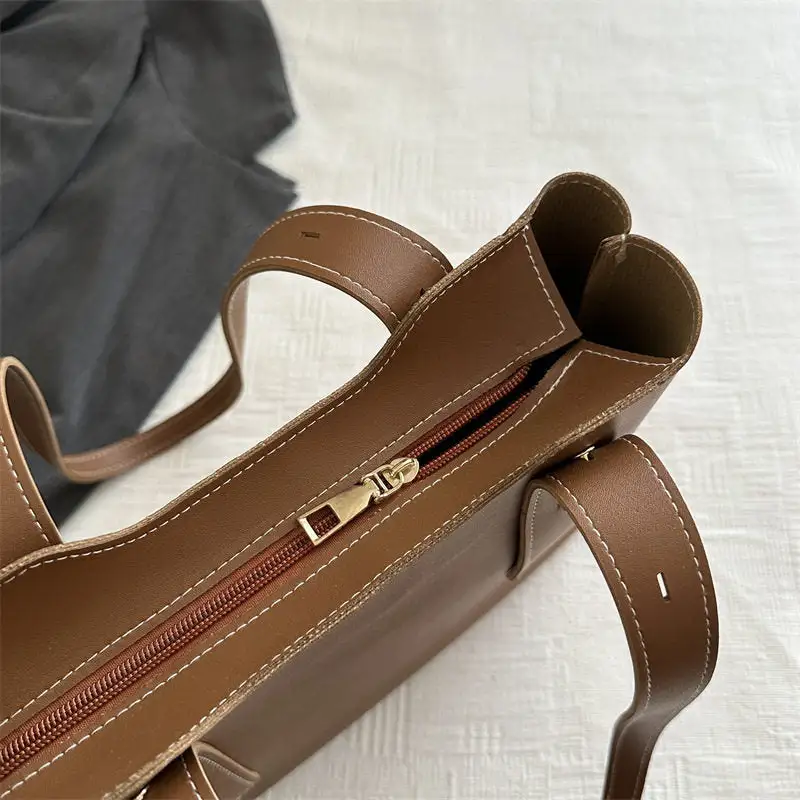 Everyday Roomy Everyday Tote Bag