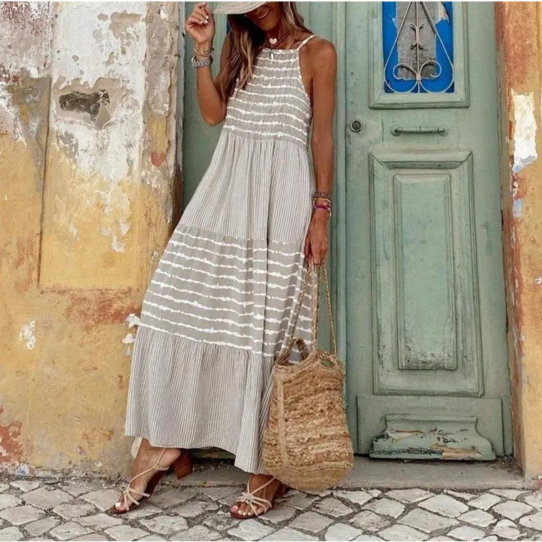 Elegant women's suspender-shaped round neck large swing stitching dress