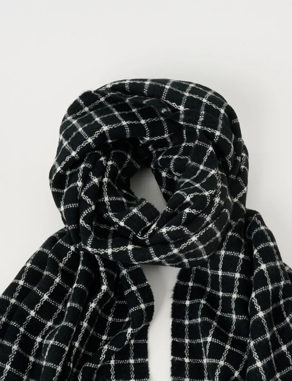 Fashionable Black And White Checkered Scarf