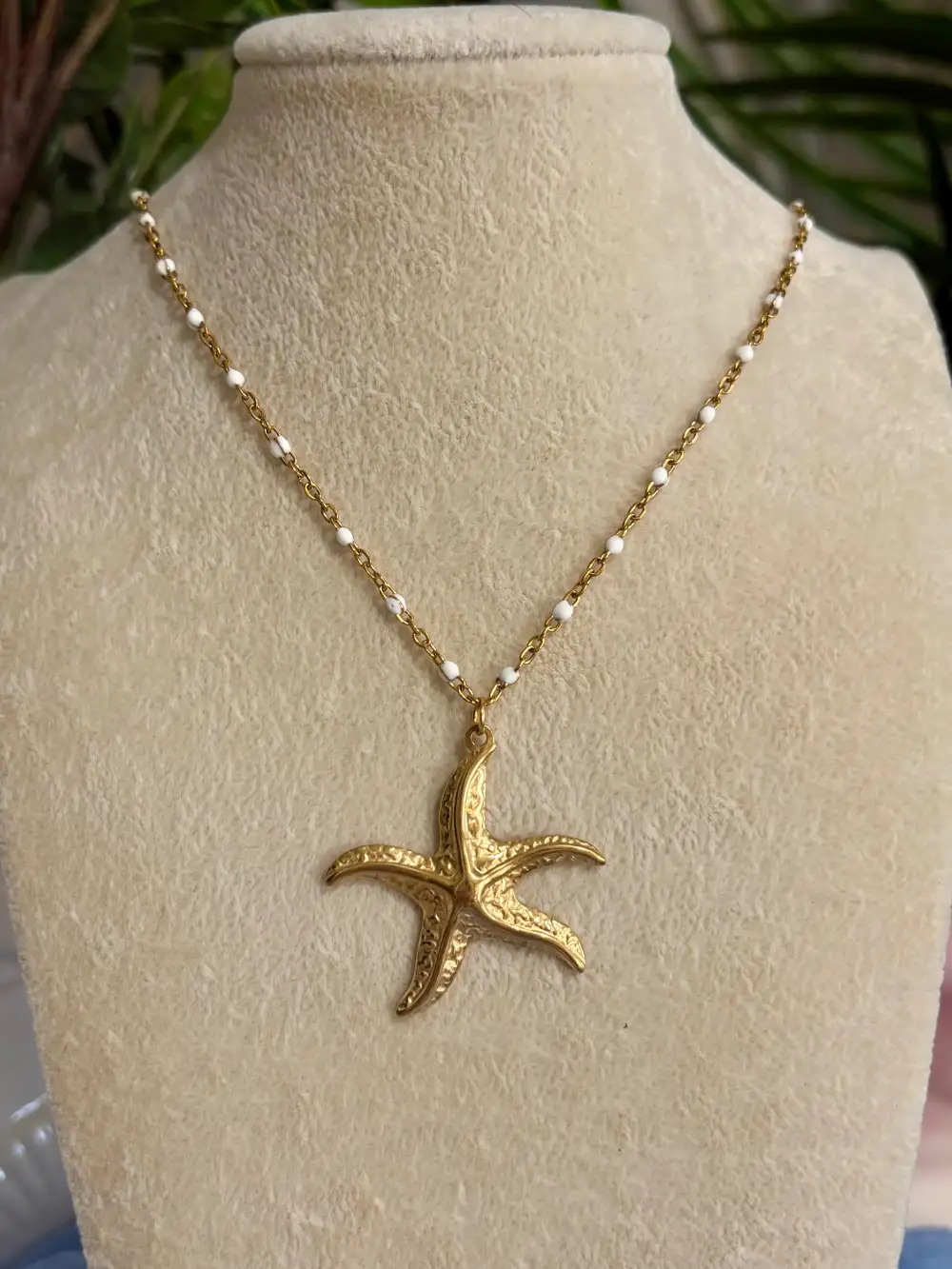 Sculpted Starfish Pendant Necklace