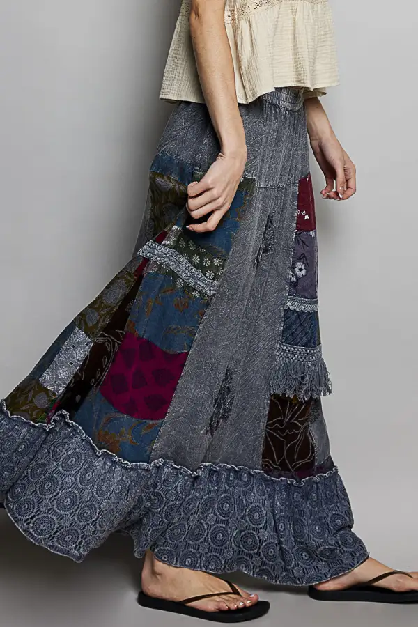 Sleek Ruffle Trim Lace Detail Skirt