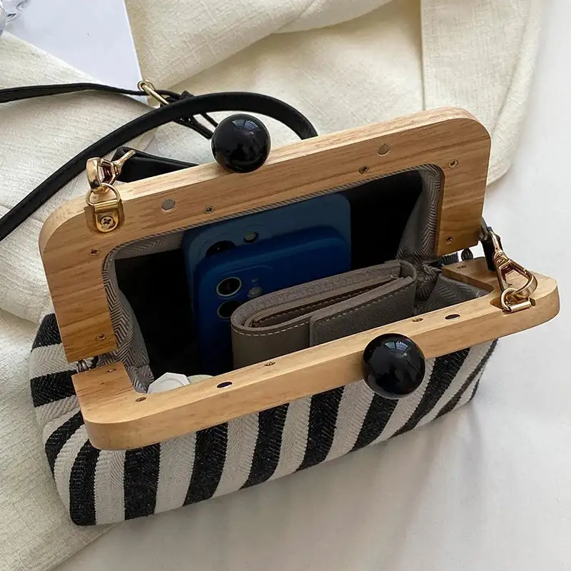 Classic Hobo Structured Card Wallet