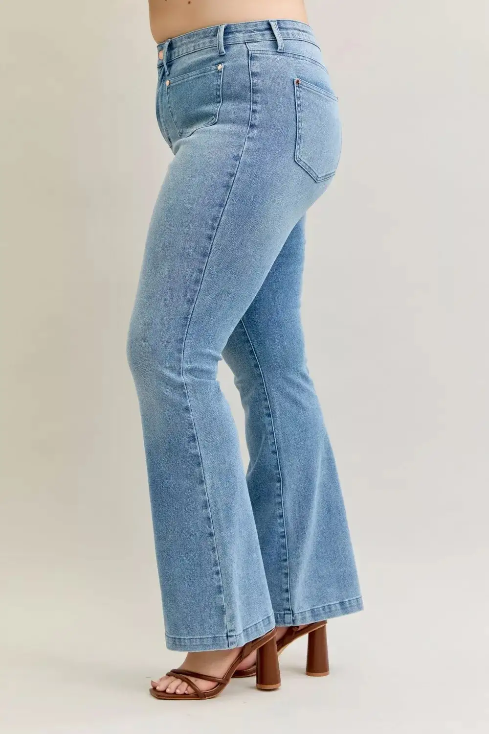 Tailored Mid Rise Flare Leg Pocketed Denim Jeans