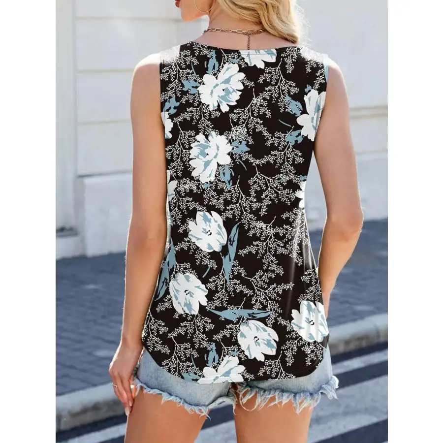 Minimal Scoop Neck Wide Strap Tank