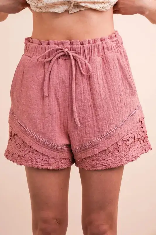 Lace Contrast Detail Woven Shorts