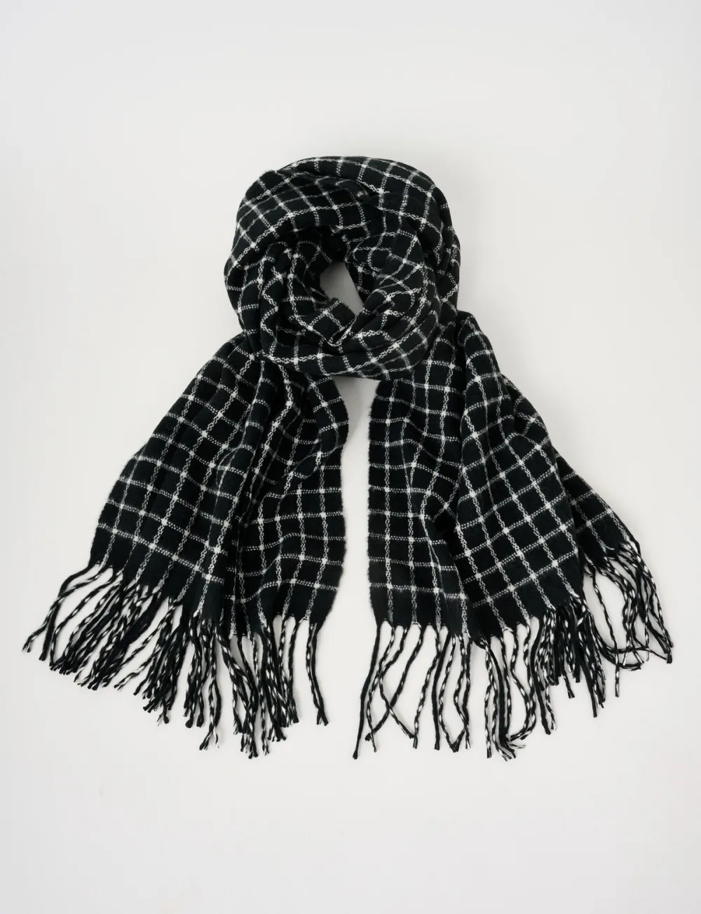 Fashionable Black And White Checkered Scarf