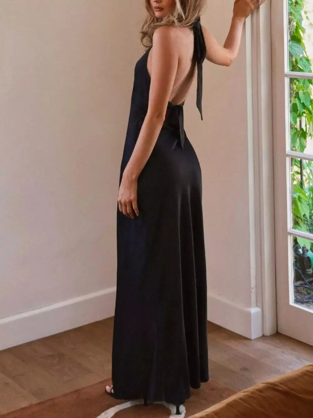 Structured Shape Sleeveless Maxi Dress