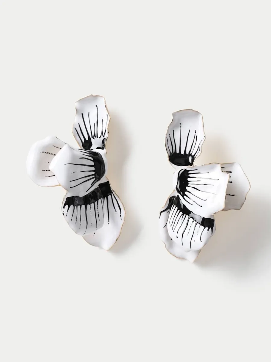 Artistic Petal Shape Earrings