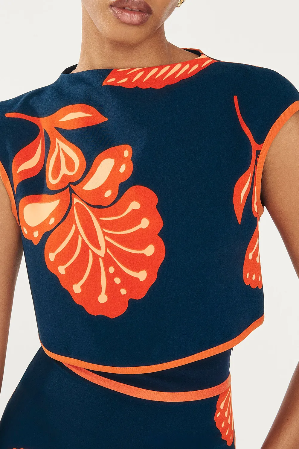 Vintage Artistic Leaf Contrast Top