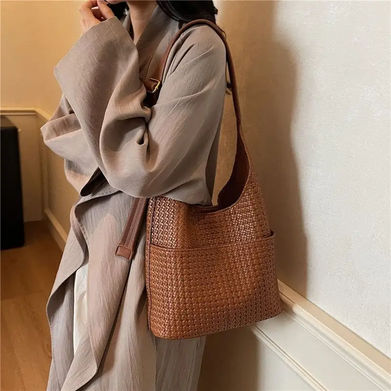 Casual Retro Handbag with Pendant
