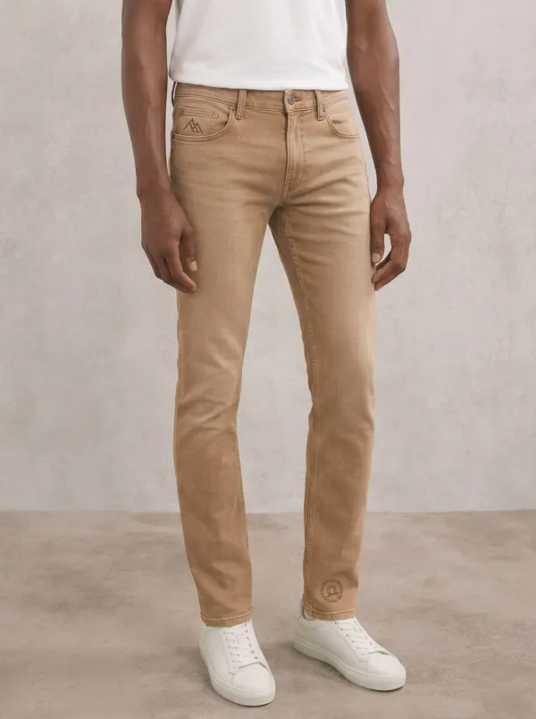Men's Streamlined Comfort Mountain Logo Embroidered Stretch Denim Jeans