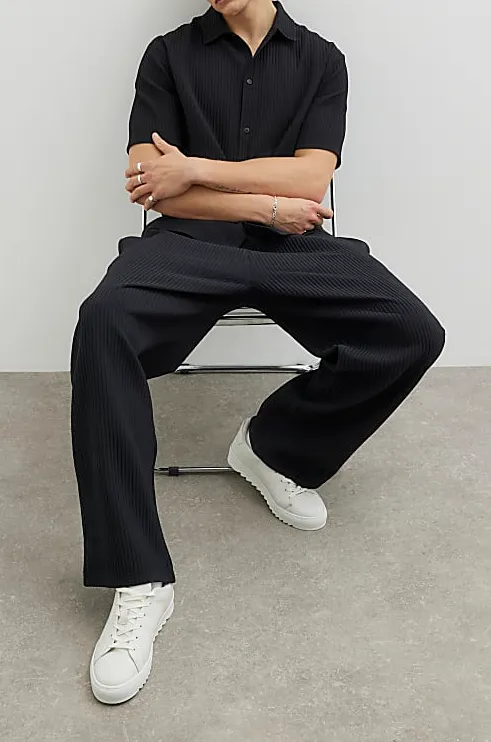 Men's Black Thick Pleated Striped Short-Sleeved Shirt