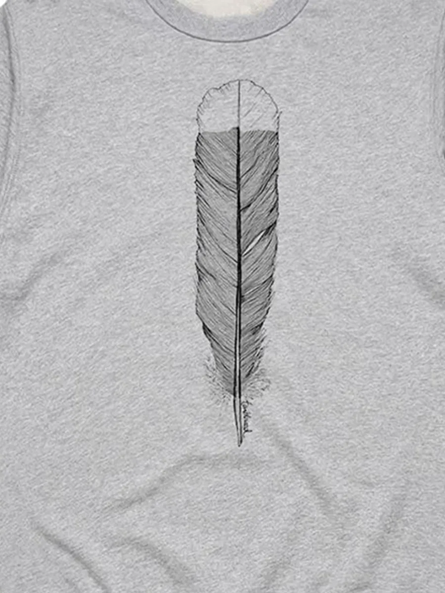 A versatile sports shirt with simple animal feather patterns