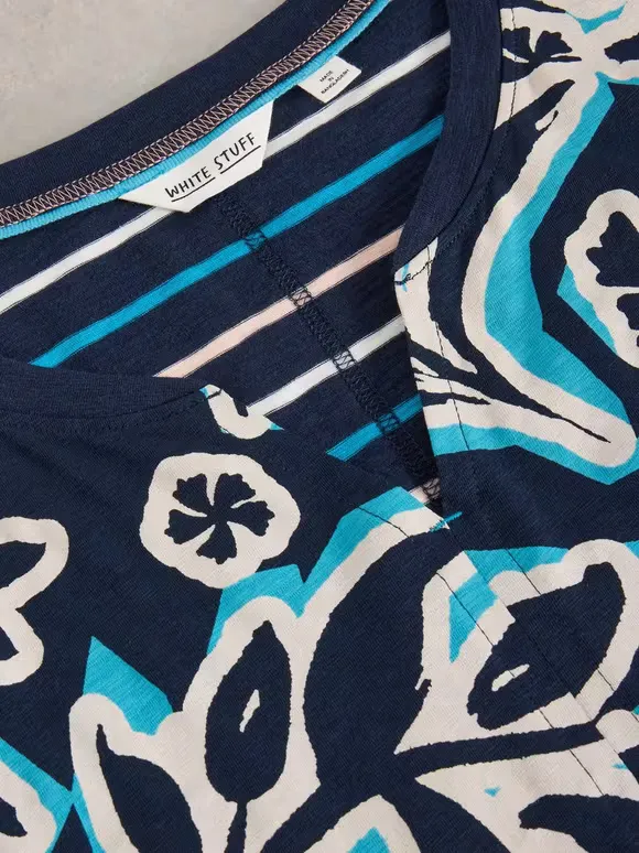 Notch Neck Print T-Shirt