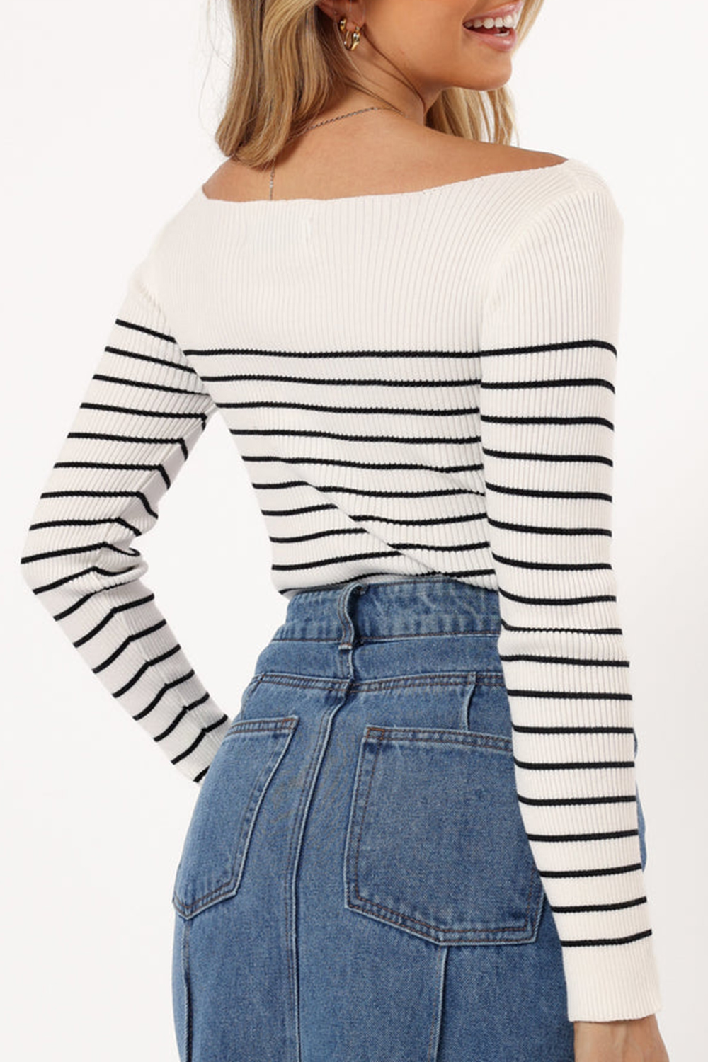 BLACK AND WHITE STRIPES KNIT TOP