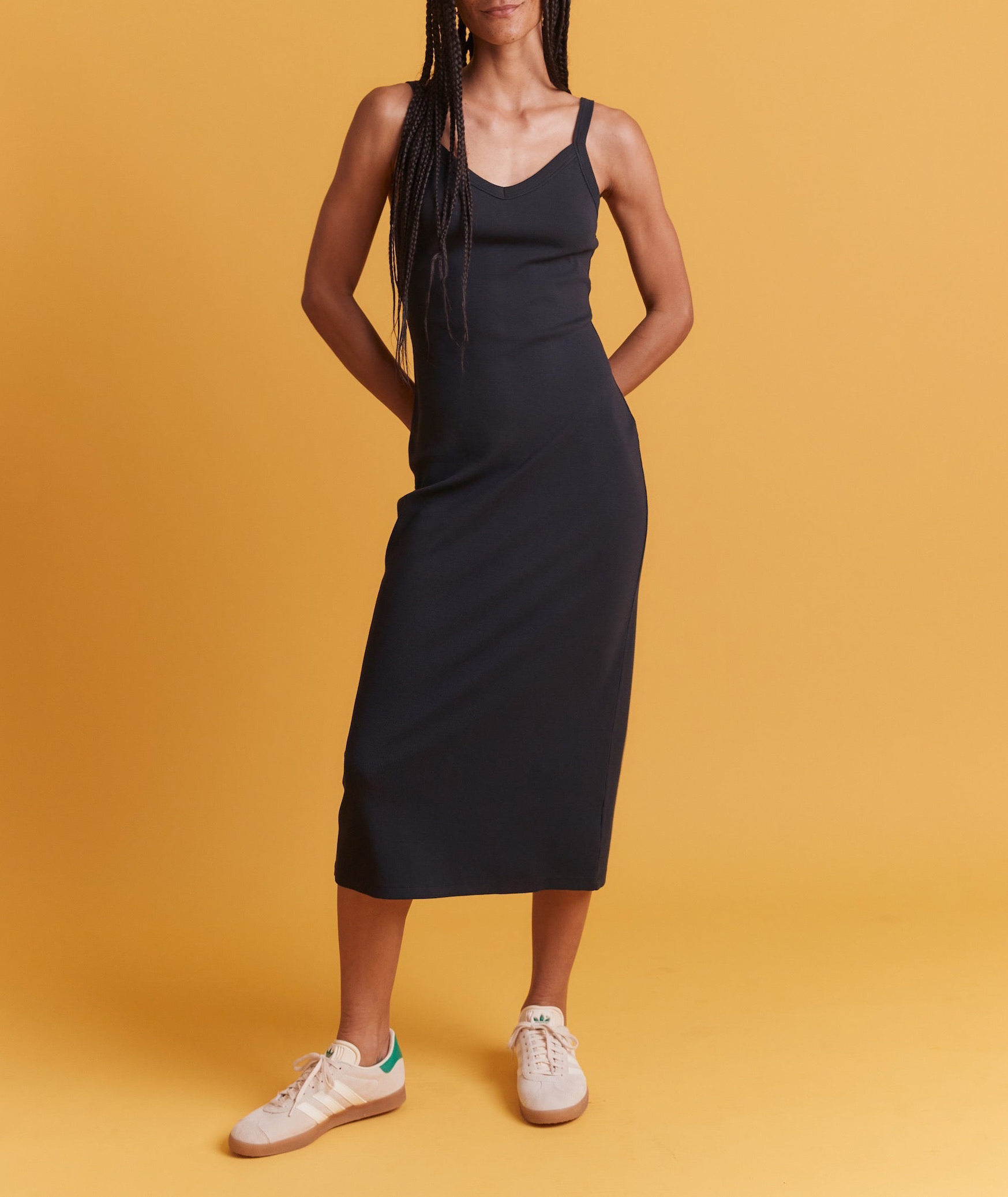 Black Sleeveless Simple Midi Dress