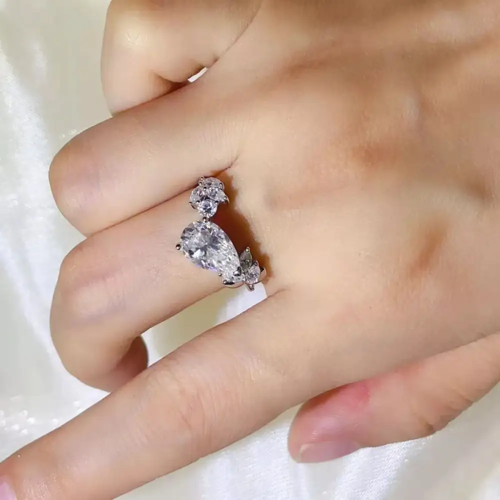 Graceful Shine Sterling Silver Moissanite Ring