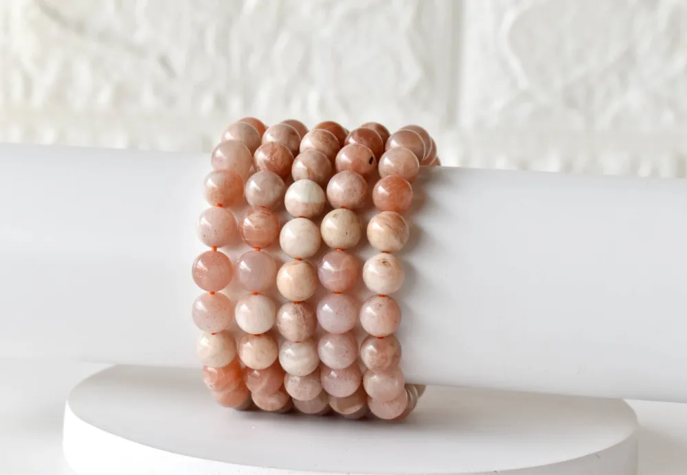 Minimal Charm Bracelet Detail Pink