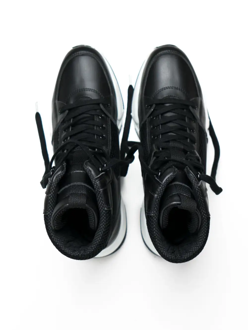 Men's Clean Modern Water Resistant Vegan Leather Casual Sneakers