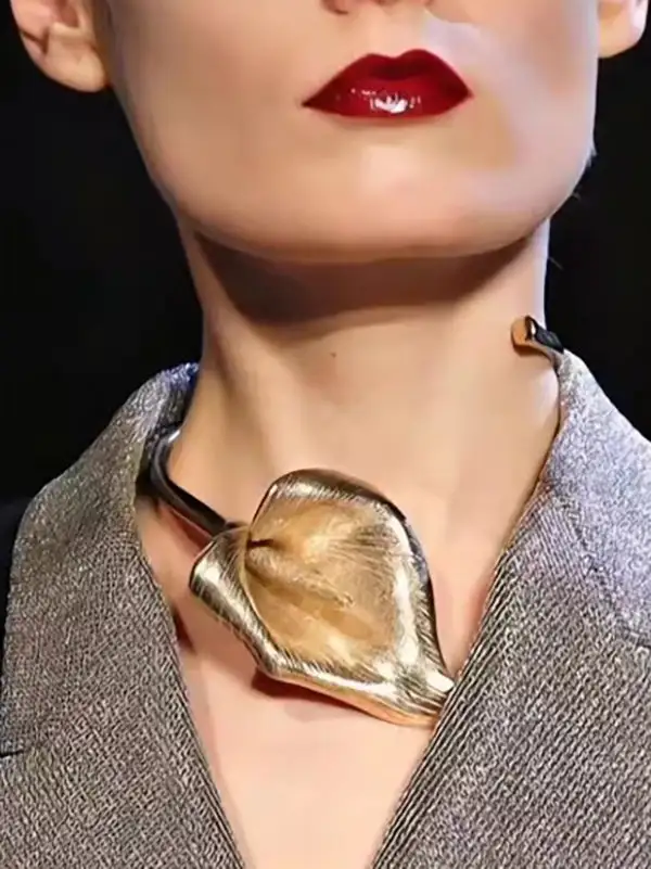 Leaf Motif Alloy Necklace
