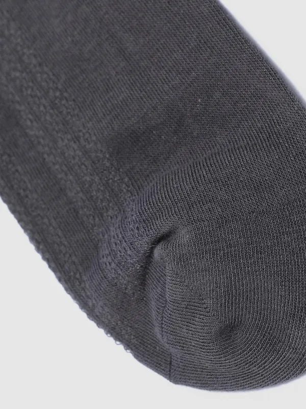 Sleek Ribbed Knit Socks