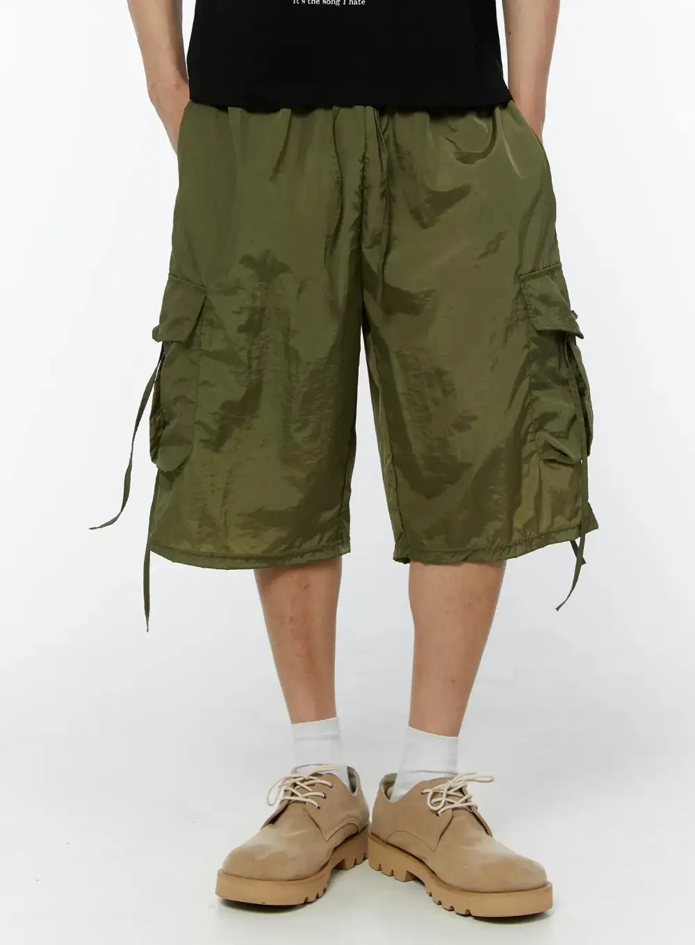 Men's Pocketed Utility Cargo Bermuda Cargo Shorts