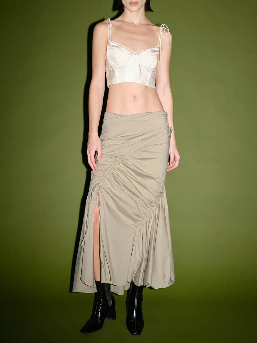 Lady's Khaki Slit Is Paired With A Slim And Elegant Long Dress
