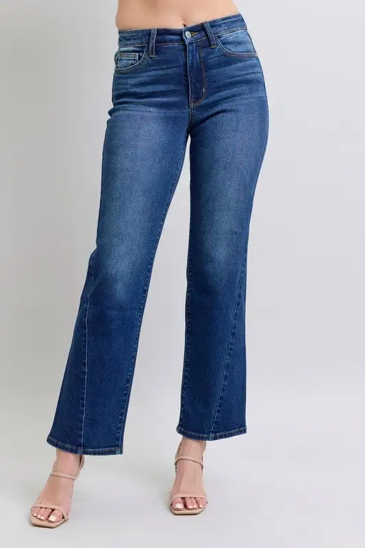 Classic Washed Pocketed Stretch Straight Leg Jeans