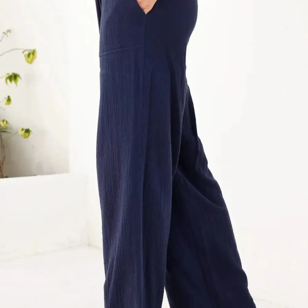 Relaxed Wide-Leg Women's Trousers