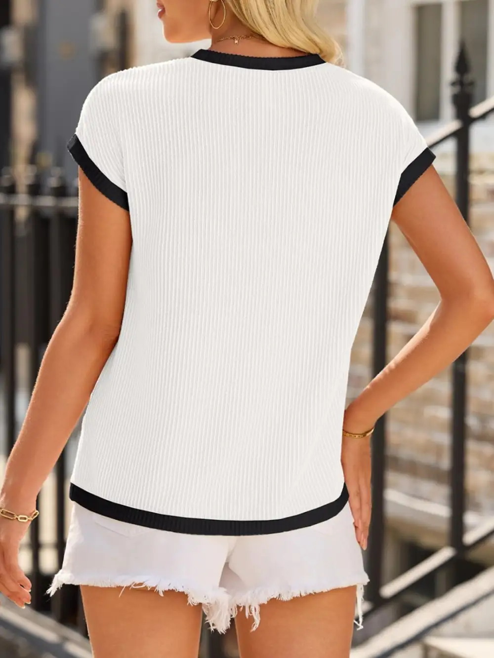 Round-Neck Short-Sleeve Contrast-Trim T-Shirt