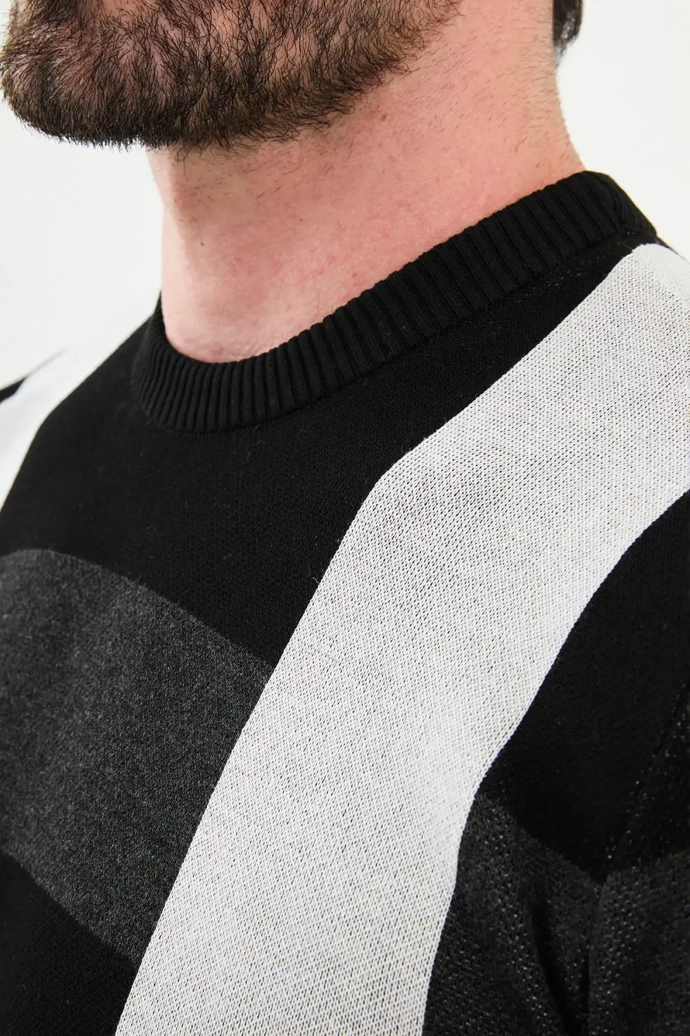Relaxed Patterned Crew Neck Knit Sweater
