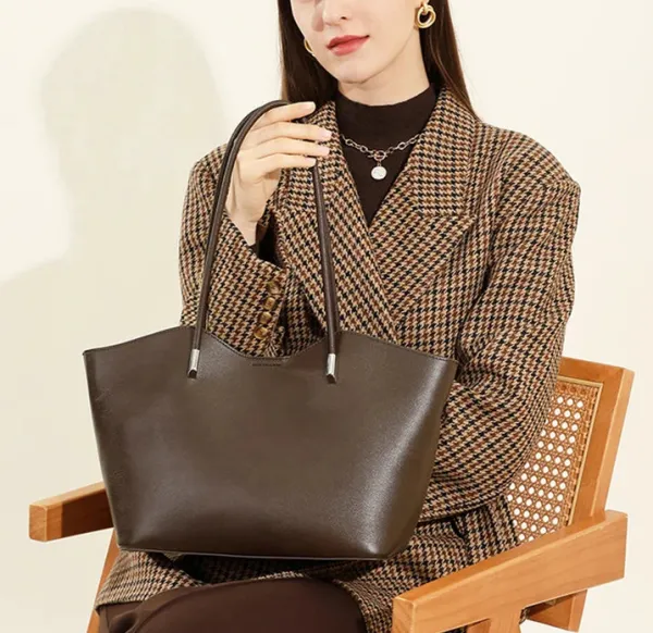 Refined Luxury: Soft Genuine Leather Large-Capacity Handbag